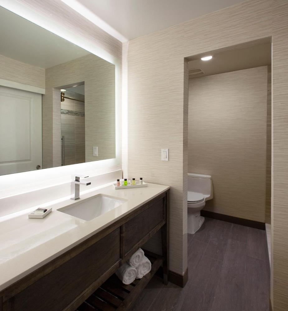 King Room with City View interior